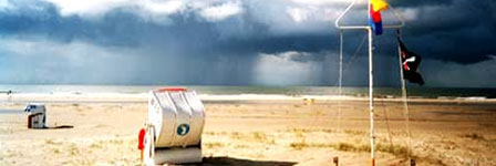 Strandkorb am Strand der Nordsee-Insel Amrum